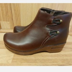 Dansko Barbara Size 38 US 7.5 Side Zip Brown Leather Ankle Bootie Boots Women’s